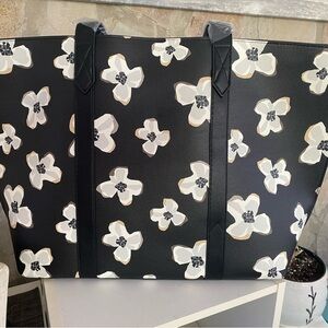 Signature Tote - Scattered Flowers Smooth Pebbles